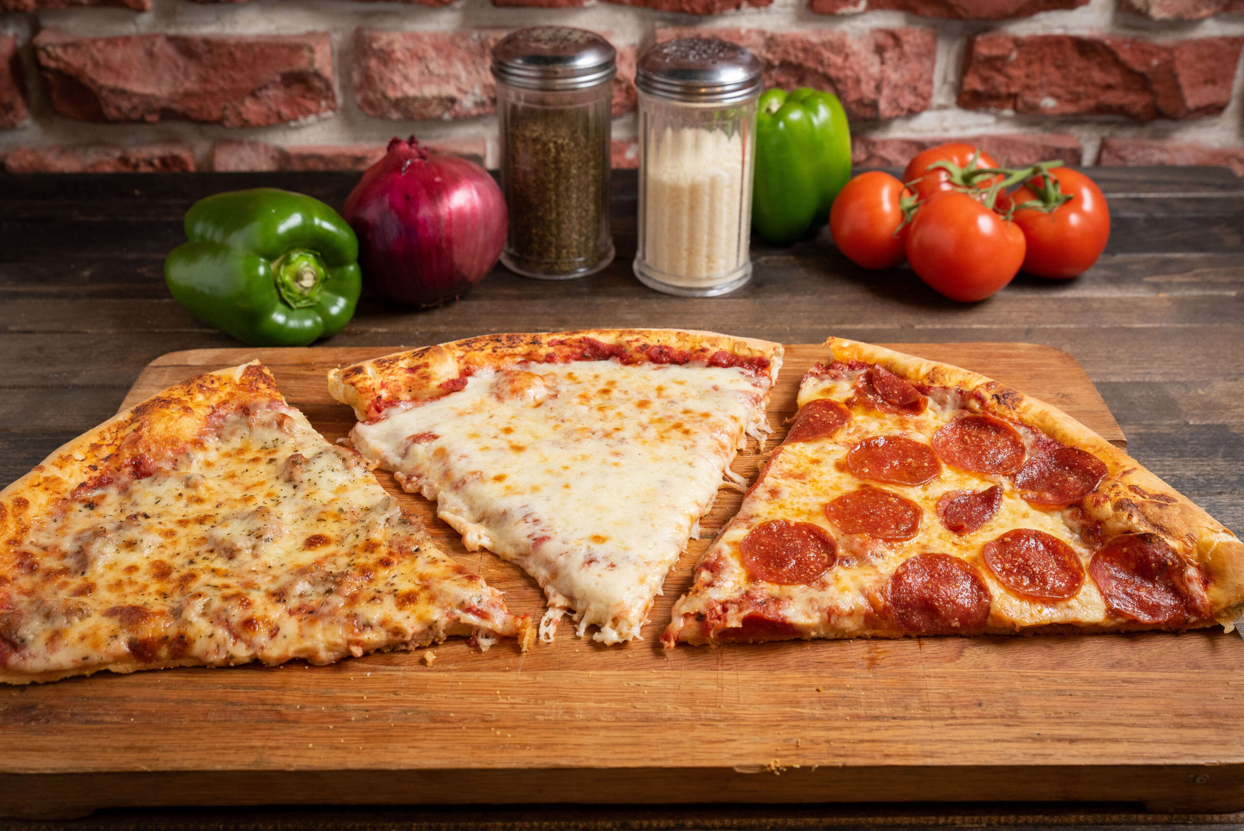 Papa Saverio's image of 3 types of pizza.